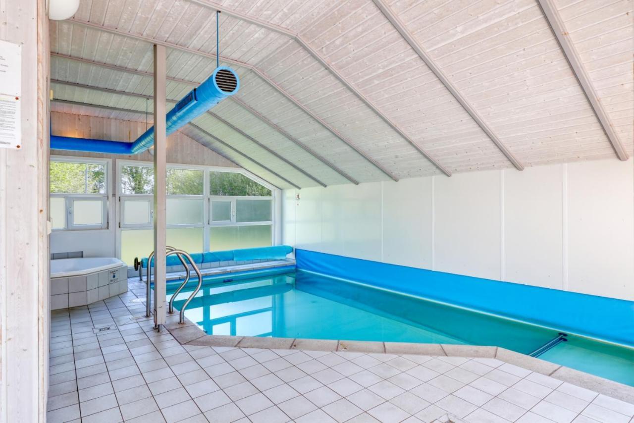 Kranich Ferienhaeuser Mit Innenpool 호헨도르프 외부 사진